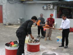 Hasil Razia, Lapas Pekanbaru Laksanakan Pemusnahan Barang Bukti