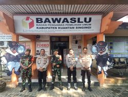 Polres Kuansing Patroli Sinergitas TNI Polri Melalui Pengecekan Personil Pengamanan Bawaslu dan Dalam Rangka Ops Mantap Praja LK 2024