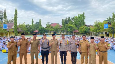 Sat Binmas Polres Kuansing Sosialisasi Penerimaan Polri di SMK N 1 Teluk Kuantan