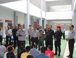 Bersinergi dengan APH, Lapas Narkotika Rumbai Kanwil Kemenkumham Riau Gelar Razia Gabungan dan Tes Urine