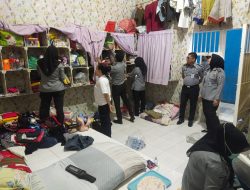 GANDENG APH LAPAS PEREMPUAN KELAS IIA PEKANBARU GELAR RAZIA KAMAR HUNIAN DAN TES URINE WBP
