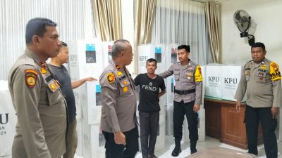 Keamanan Logistik Pilkada 2024 Terjamin! Kapolsek Kampar Kiri Cek Gudang Logistik