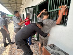 Ciptakan Situasi Aman dan Kondusif, Lapas Pekanbaru Gelar Razia Kamar Hunian Warga Binaan