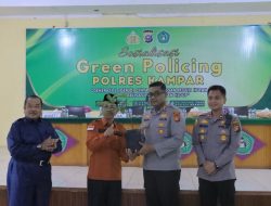 Green Policing Merambah Kampus, Kapolres Kampar Gaungkan Cinta Lingkungan di STIE Bangkinang, Tanam Pohon Bersama Mahasiswa