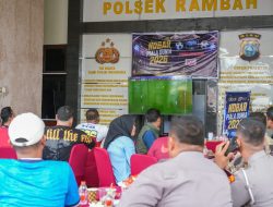 *Kapolres Rohul Nobar Piala Dunia 2026 Bersama Warga Rambah dan Insan Pers, Pererat Kedekatan Polri dan Masyarakat*