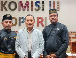 PEMANGKU ADAT KENEGERIAN KUBU PERJUANGKAN TANAH ULAYAT KEKOMISI III DPR RI