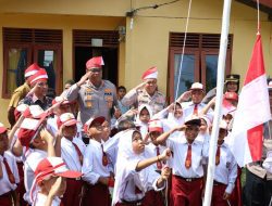 Ekspedisi Merah Putih Polda Riau Kibarkan Bendera 81 Meter di Pesisir Kampar