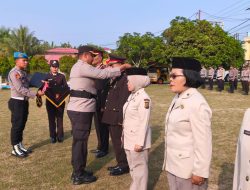 Lapangan Mapolres Kampar Penuh Kehangatan, Tujuh Personel Resmi Masuki Masa Purnabhakti