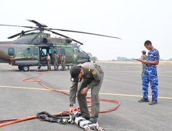 Helikopter Caracal TNI AU Kembali Gencarkan Water Bombing, Tekan Karhutla di Riau