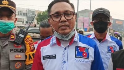 Peduli Kesehatan Warga, PWMOI Riau Bersama Polsek Binawidya Turun ke Jalan Bagikan Masker